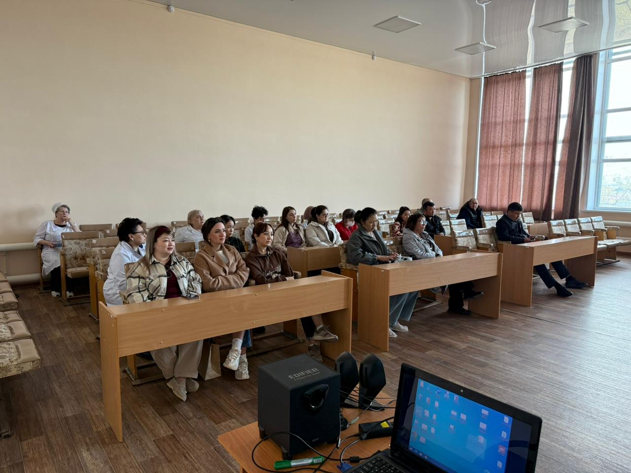 Сегодня, 20 апреля 2024 года, в ГКП «Аулиекольская районная больница» было проведено рабочее совещание на тему разъяснения законодательства по противодействию коррупции
